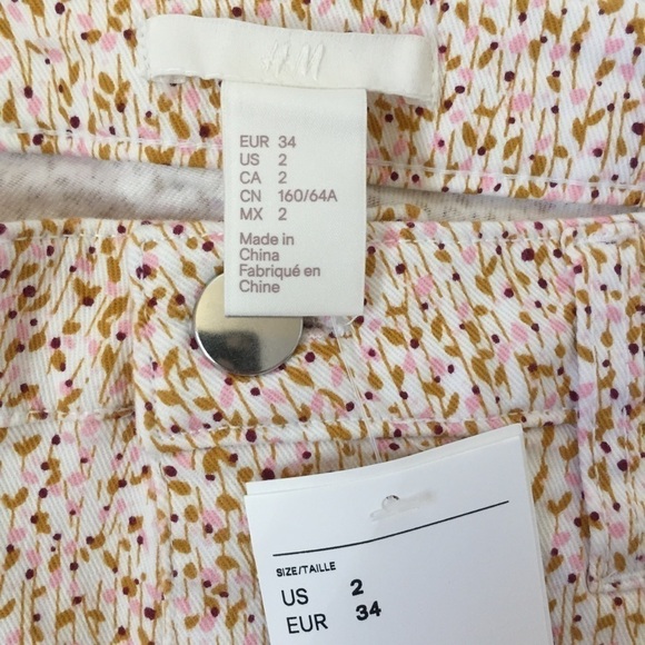 H&M Mid Rise cotton twill stretch Printed Short - Picture 4 of 14